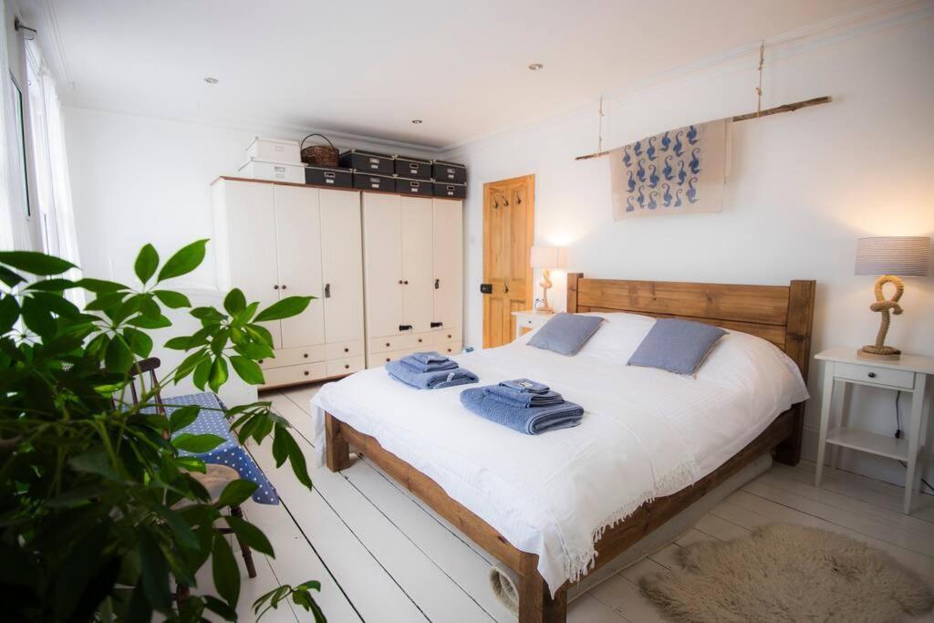 Restful And Cosy 4 Bed Home Minutes From The Beach Sandgate Exterior foto