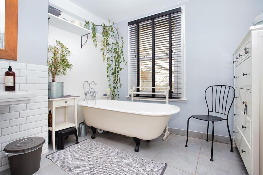 Restful And Cosy 4 Bed Home Minutes From The Beach Sandgate Exterior foto